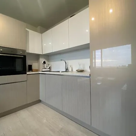 Brand New And Modern Directly Next To The Metro Station Σόφια