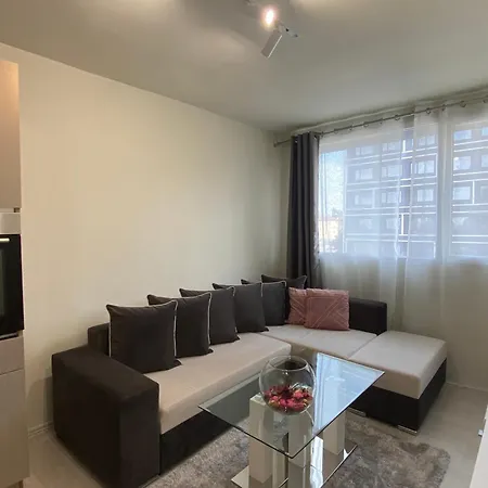 Brand New And Modern Directly Next To The Metro Station Διαμέρισμα Σόφια