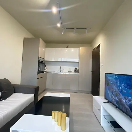 Brand New And Modern Directly Next To The Metro Station 公寓