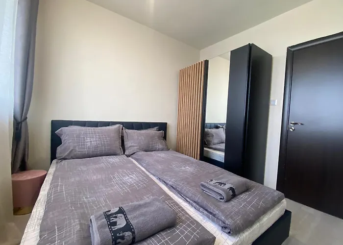 Апартаменты Brand New And Modern Directly Next To The Metro Station *